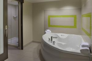 Koupelna v ubytování SpringHill Suites by Marriott Toronto Vaughan