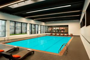 an indoor swimming pool with a large pool at Hotel PUR, Quebec, a Tribute Portfolio Hotel in Quebec City