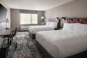 Four Points by Sheraton Albany客房内的一张或多张床位