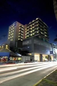 a city street with a tall building at night at Four Points by Sheraton Veracruz in Veracruz