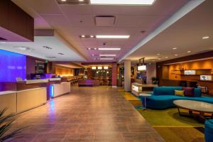 Lobbyen eller receptionen på Fairfield Inn & Suites by Marriott Pittsburgh North/McCandless Crossing