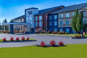 una representación de un hotel con aparcamiento en Fairfield Inn & Suites by Marriott Cortland, en Cortland