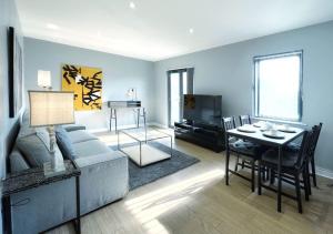 Zona d'estar a New luxurious and business APT