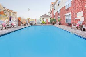 a large swimming pool in front of a building at TownePlace Suites Minneapolis Eden Prairie in Eden Prairie