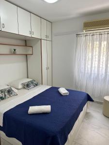 Posteľ alebo postele v izbe v ubytovaní Seaside apartments with a swimming pool Okrug Donji, Ciovo - 5244