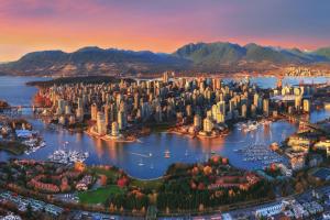 une vue aérienne sur la ville de vancouver au coucher du soleil dans l'établissement Vancouver Marriott Pinnacle Downtown Hotel, à Vancouver