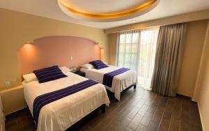 Ліжко або ліжка в номері Hotel Real Catedral