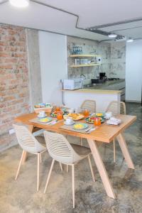 Η κουζίνα ή μικρή κουζίνα στο Ventiuna Hotel y Coliving