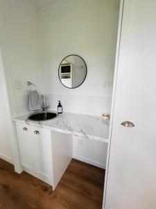 Gallery image of Three Pines House - Unique Tiny House with Views in Mount Tamborine