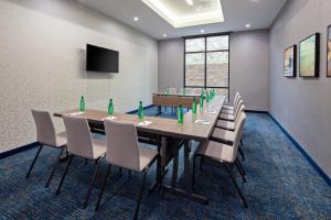 Konferenční prostory v ubytování SpringHill Suites by Marriott Escondido Downtown + 20 fotografií