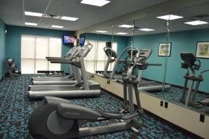 Fitness centrum a/nebo fitness zařízení v ubytování Fairfield Inn & Suites Houston Channelview