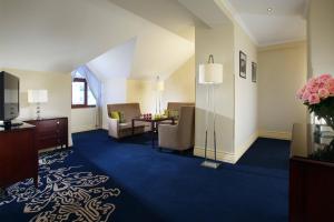 Posezení v ubytování Tsaghkadzor Marriott Hotel