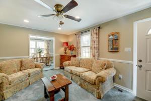 Gallery image of Charming New Bern Cottage with Grill and Fire Pit! in New Bern