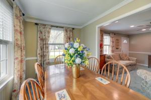 Gallery image of Charming New Bern Cottage with Grill and Fire Pit! in New Bern +19 photos