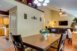 巴特利特Bartlett Townhome with Balcony 1 Mi to Ski Resort!的相册照片 更多35张照片