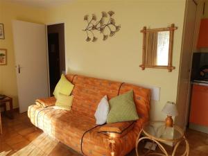 Et tv og/eller underholdning på Appartement T2 à Argelès-sur-Mer - Proche plage, parking privé, loggia sud, 4 couchages - FR-1-388-4