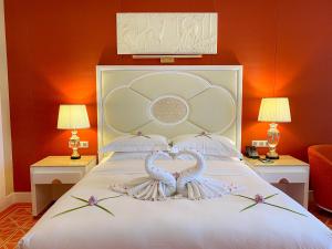 Postel nebo postele na pokoji v ubytování Continental Xin Hao Hotel and Resort 洲际新濠酒店