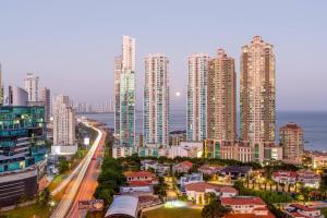 Nespecifikovaný výhled na destinaci Panamá nebo výhled na město při pohledu z hotelu