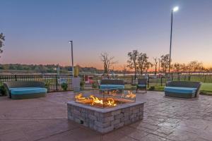 a fire pit in a patio with couches at TownePlace Suites by Marriott Vidalia Riverfront in Vidalia