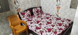 Postel nebo postele na pokoji v ubytování SAMPATH RESIDENCY