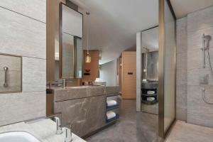 Ένα μπάνιο στο Sheraton Shenzhen Nanshan
