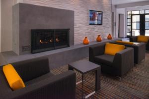 a lobby with a fireplace with couches and chairs at Residence Inn by Marriott Palo Alto Menlo Park in Menlo Park