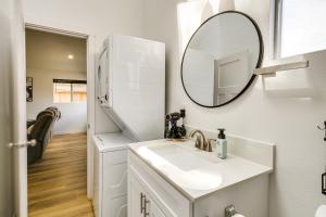 Koupelna v ubytování Modern Pacific Vacation Rental 5 Mi to Lake Tapps + 18 fotografií