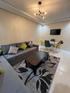 a living room with a couch and a table at Appart Hotel Nador de Luxe Nr 8 in Nador