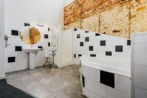 Albert Hotel Daylesford的一间浴室