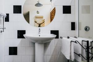 Albert Hotel Daylesford的一间浴室