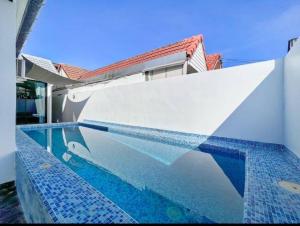 Bazén v ubytování Pattaya vip 5bedroom pool villa nebo v jeho okolí
