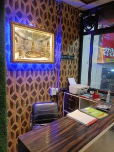 a bar with a desk and a phone on a wall at OYO Hotel Yash Galaxy in Kānpur