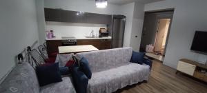 a living room with a couch and a kitchen at شقة 1+1 in Buyukcekmece