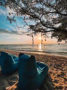 two bean bags on the beach at sunset at Taj Maza Sunset Villas in Gili Trawangan