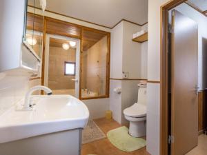 Bathroom sa Matsu House - 5 minutes away from Rusutsu Ski Resort