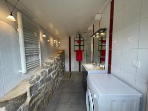 Vonios kambarys apgyvendinimo įstaigoje Proche Ajaccio maisonnette indépendante 4 personnes au calme