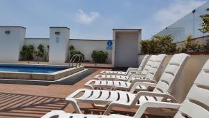 Bazén v ubytování Hermoso departamento amoblado con piscina, area parrillas nebo v jeho okolí