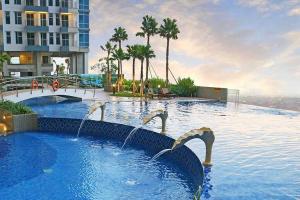 Bazén v ubytování Aanya at benson Pakuwon Mall nebo v jeho okolí + 10 fotografií