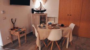 a dining room with a table with a boat on it at Affittacamere Sapore di Mare in Talsano