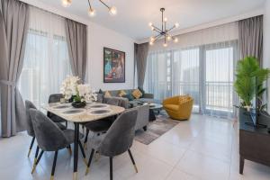 Posezení v ubytování Luxury 2bedroom Dubai Creek Balcony & Views