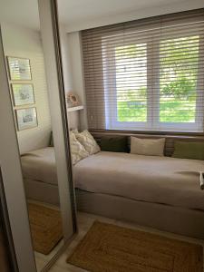 Un pat sau paturi într-o cameră la Apartament Akademicka