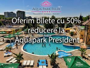 une image d'une piscine dans un complexe dans l'établissement Gala Residence Baile Felix, à Cordău