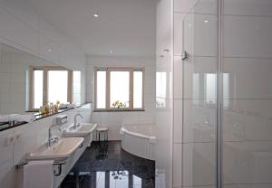 Ένα μπάνιο στο Apartments Deluxe LWP7 +46 φωτογραφίες
