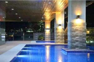 Bazén v ubytování Bay View Apartment Sunvida Tower 29 SM City nebo v jeho okolí