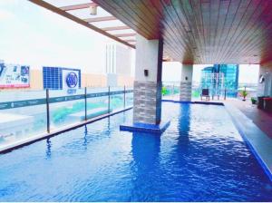 Bazén v ubytování Bay View Apartment Sunvida Tower 29 SM City nebo v jeho okolí