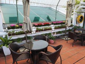 Rõdu või terrass majutusasutuses Hotel Guia