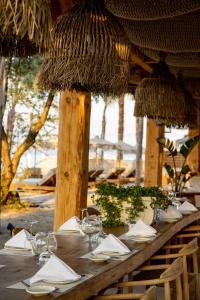 Reštaurácia alebo iné gastronomické zariadenie v ubytovaní MAKO Sea & Suites