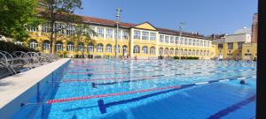 Bazén v ubytovaní Budapest Csaszar Hotel alebo v jeho blízkosti
