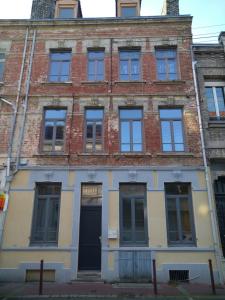 an old building on the corner of a street at LE VOLTA - Appartement - Centre ville Calais in Calais