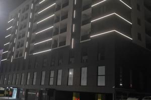 a building with lights on the side of it at Apartman Teodora 2 in Lukavica